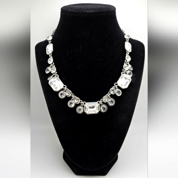 ๐ข3/$19๐ข ANN TAYLOR Sparkling Rhinestone Glass Statement Necklace Silver - Picture 1 of 6